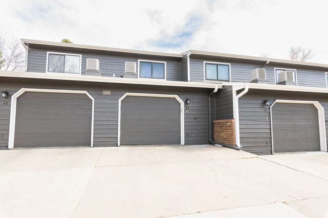 Building Photo - 11530 W 70th Plz Unit B