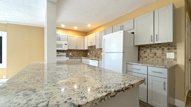 Building Photo - 170 Kingston Ave