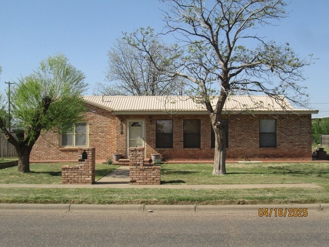 HOUSE -- 3 bedrooms, 2 bathrooms - HOUSE -- 3 bedrooms, 2 bathrooms