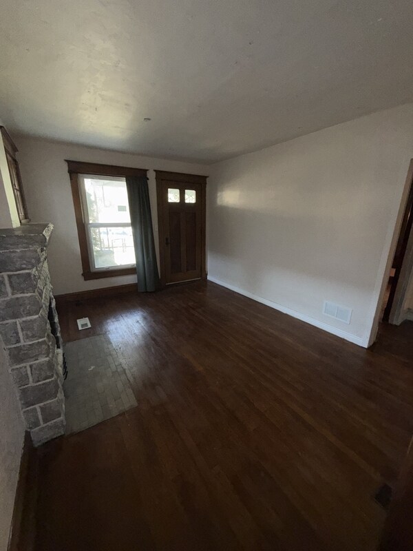 307 White Ave