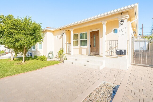 Building Photo - 1367 E Windsor Rd