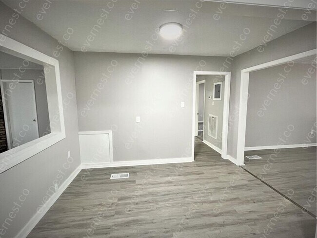 Photo - 445 Rockdale Dr