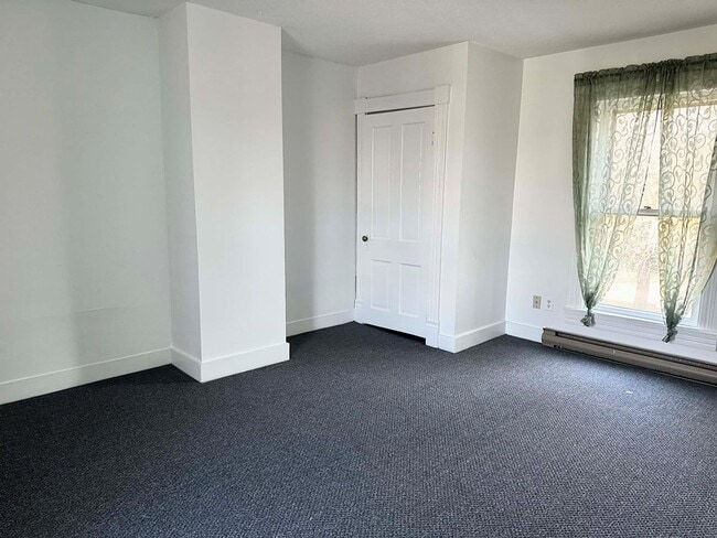 Photo - 19385 Main St