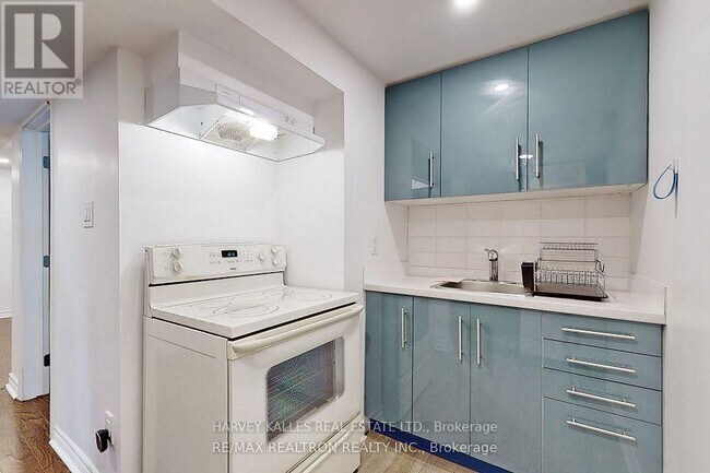 Photo - 142 Combe Ave