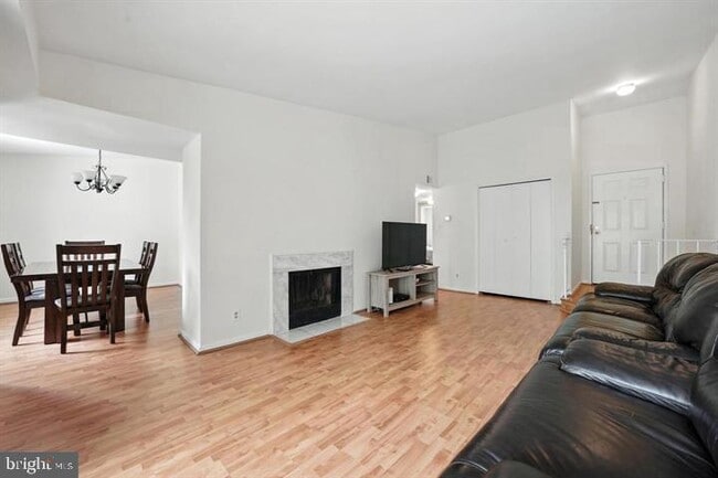 Photo - 20315 Beaconfield Terrace Unit 202