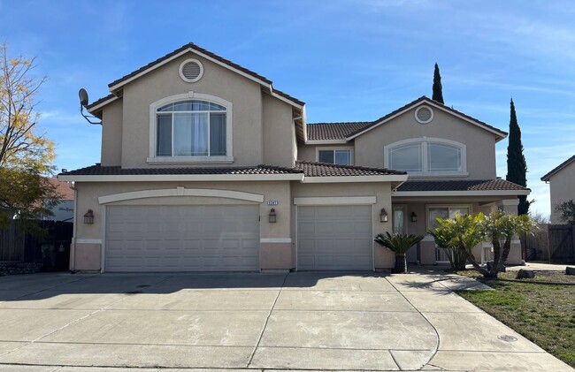 Terrific 4 bed 3 bath Home in Great neighb... - Terrific 4 bed 3 bath Home in Great neighb...