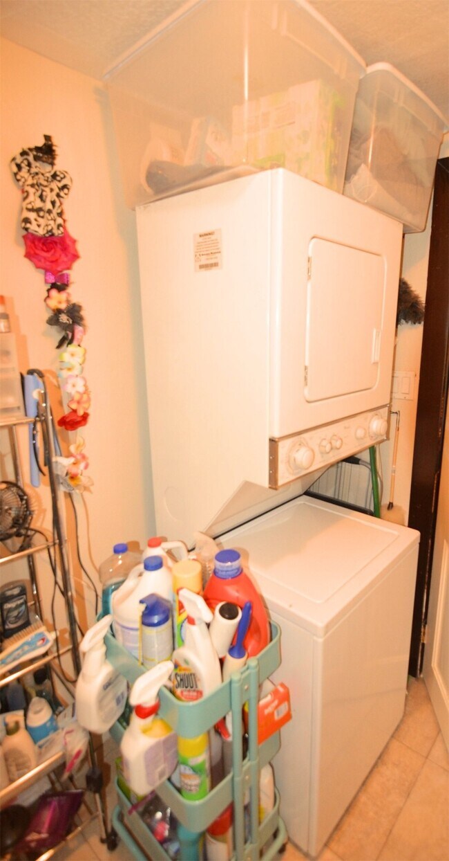 Photo - 824 W 19th St Unit A