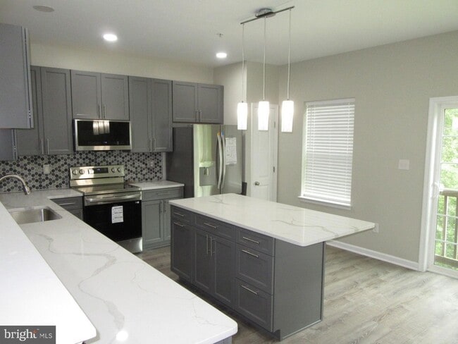 Photo - 707 S Twin Lakes Blvd