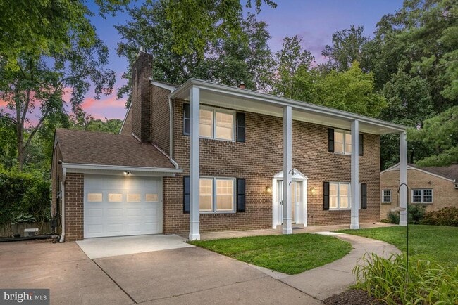 Building Photo - 2542 N Wakefield St