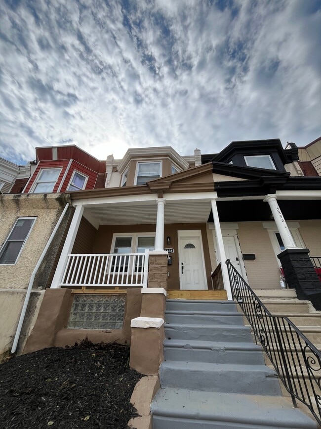 Photo - 5828 Windsor St