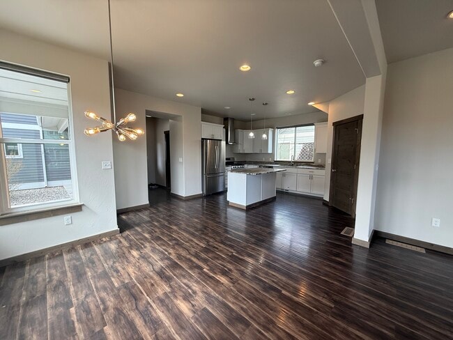 Photo - 3357 Sora Way