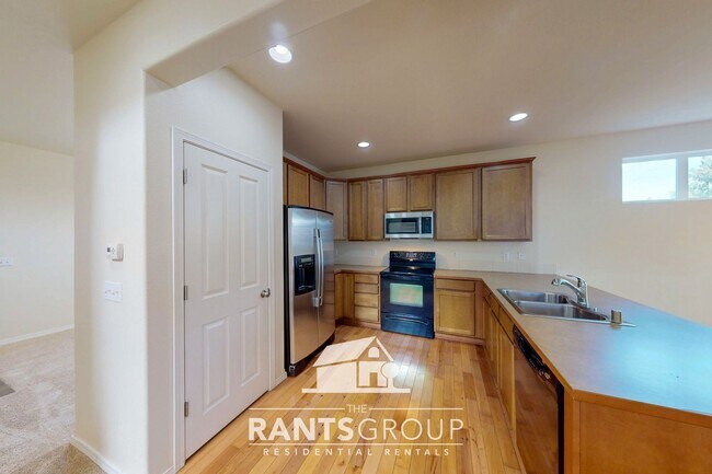 Photo - Spacious Summerwalk Home: 4 Bed + Den, Pri...