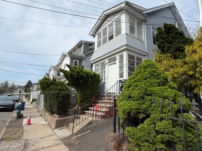 Building Photo - 65 Durand Pl Unit 2