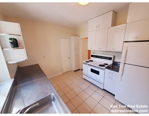 Photo - 573 Washington St