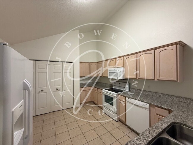 Photo - "Charming 2-Bed Condo with Fireplace & Scenic Views on Fox Cove Dr, Perrysburg!"