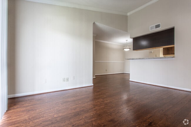 1 BR, 1 BA - 682 SF
