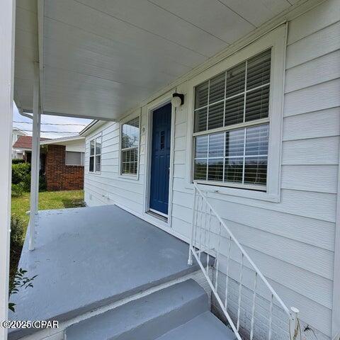 Photo - 908 E Caroline Blvd