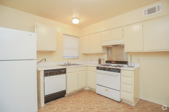 2BR, 1BA - 924SF - Classic