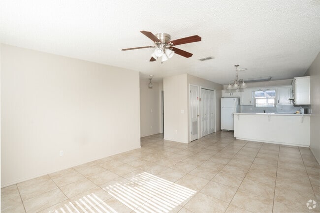 2BR, 1BA - 848SF - Living Area