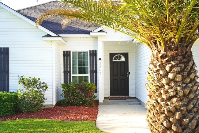 Photo - Your New Home Awaits: Stunning Rental Property in Branch Pt Subdivision, Valdosta, GA!