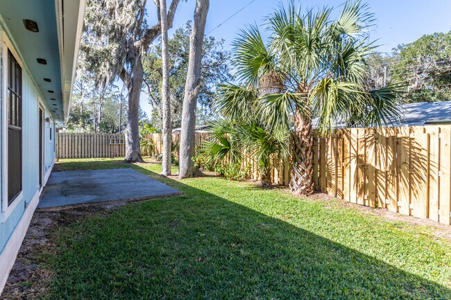 Photo - 795 Victoria Cir E