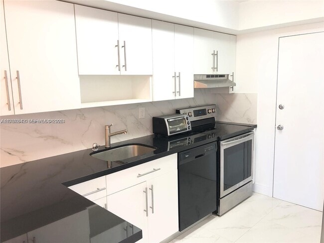 Building Photo - 18021 Biscayne Blvd Unit 902