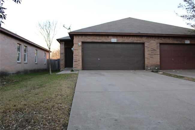 Building Photo - 1249 Redman Ave