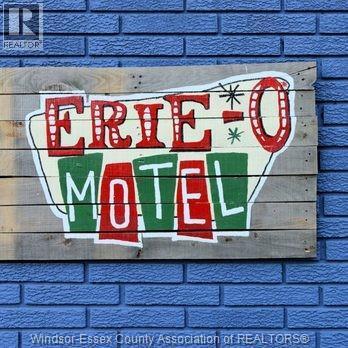 Photo - 840 Ross Lane