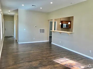 Building Photo - 257 E Ferry St Rental