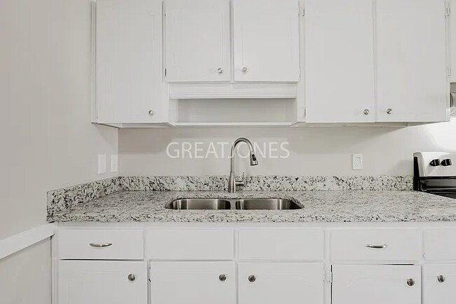 Photo - 1704 8th Pl S