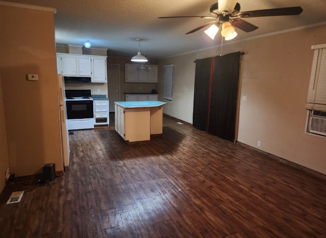 Photo - 1608 State High 75N