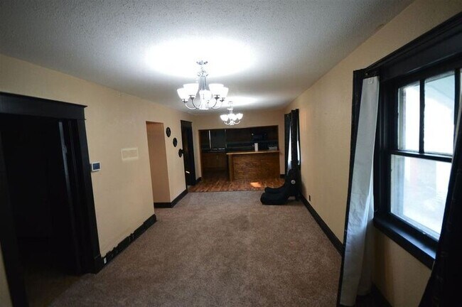 Photo - 108 W J St