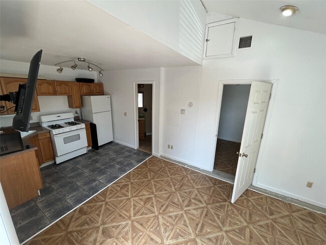 Photo - 46 Glen Ln Townhome
