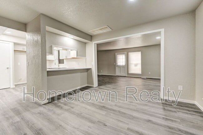 Photo - 6460 W Hefner Rd