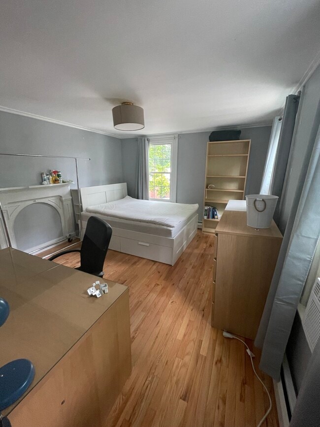 Building Photo - 215 Dwight St