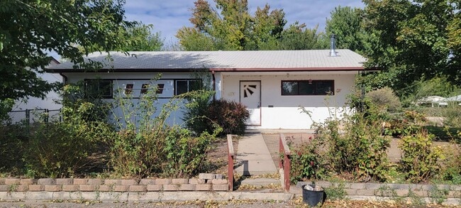 3 Bedroom 1 Bath Home - 3 Bedroom 1 Bath Home