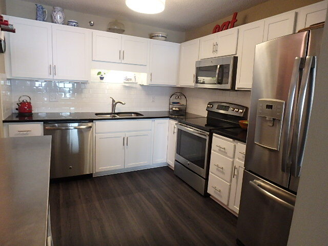 kitchen - 121 S Washington Ave Unit 14th floor