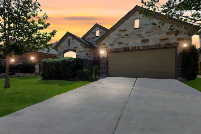 Building Photo - "Charming 3-Bedroom Oasis with 2 Baths in ...
