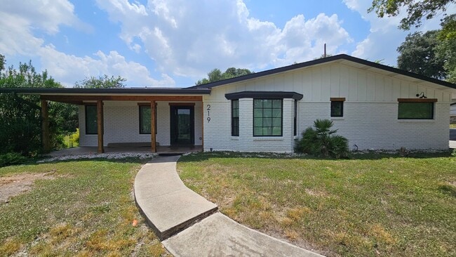 Building Photo - 219 Edgevale Dr