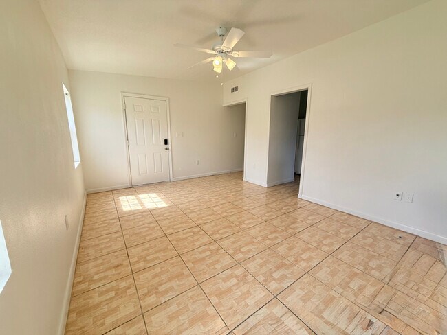 Photo - 2009 South St