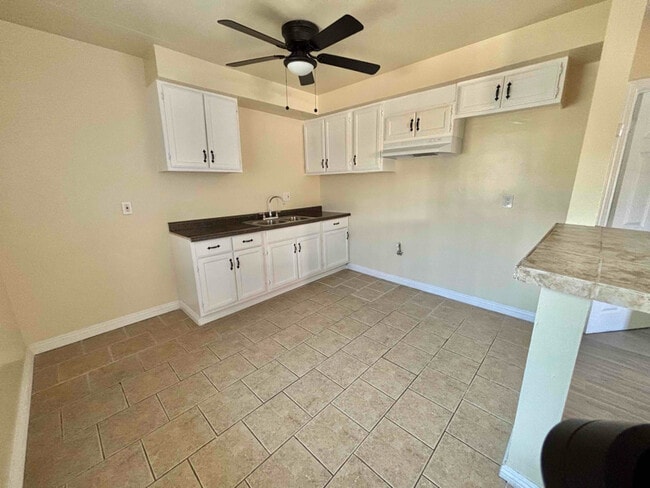 Photo - 810 W Duarte Rd