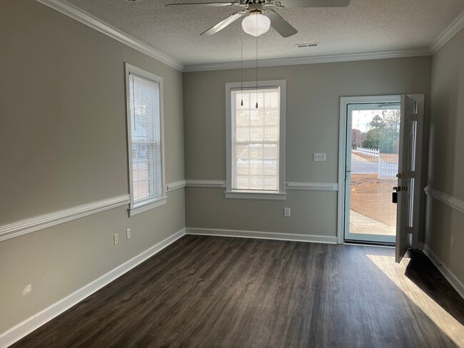 Photo - 3329 Whitlock Dr N