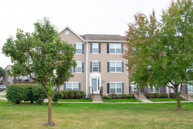Building Photo - 928 NE Kamies Ln
