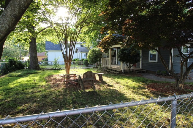 Photo - 880 Kirkwood Ave SE