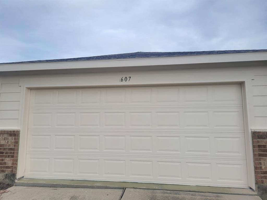 Photo - 607 Salma Ct House