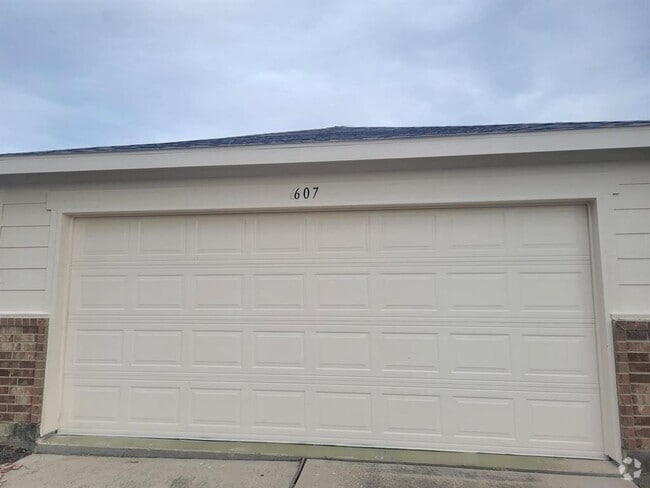 Building Photo - 607 Salma Ct Rental