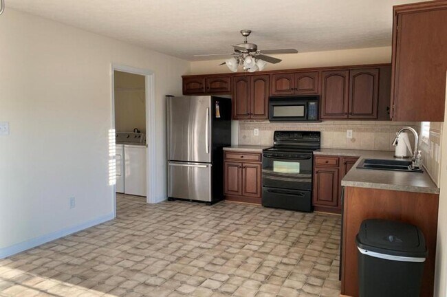 Photo - End Unit Townhouse in Wyndhurst