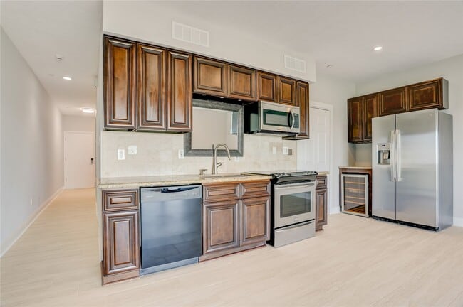 Photo - 351 Lakeside Ln Unit 102