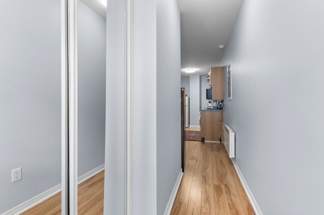 Building Photo - Bachelor Apartment in Hull - Prime location Unit C