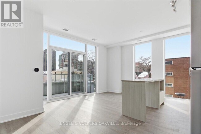 Photo - 2088 James St Unité 210